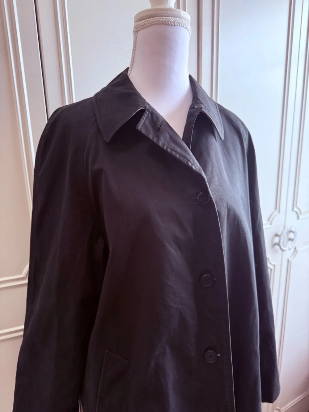 Burberry Vintage Mid-Length Black Trench Coat - Picture 2 of 9